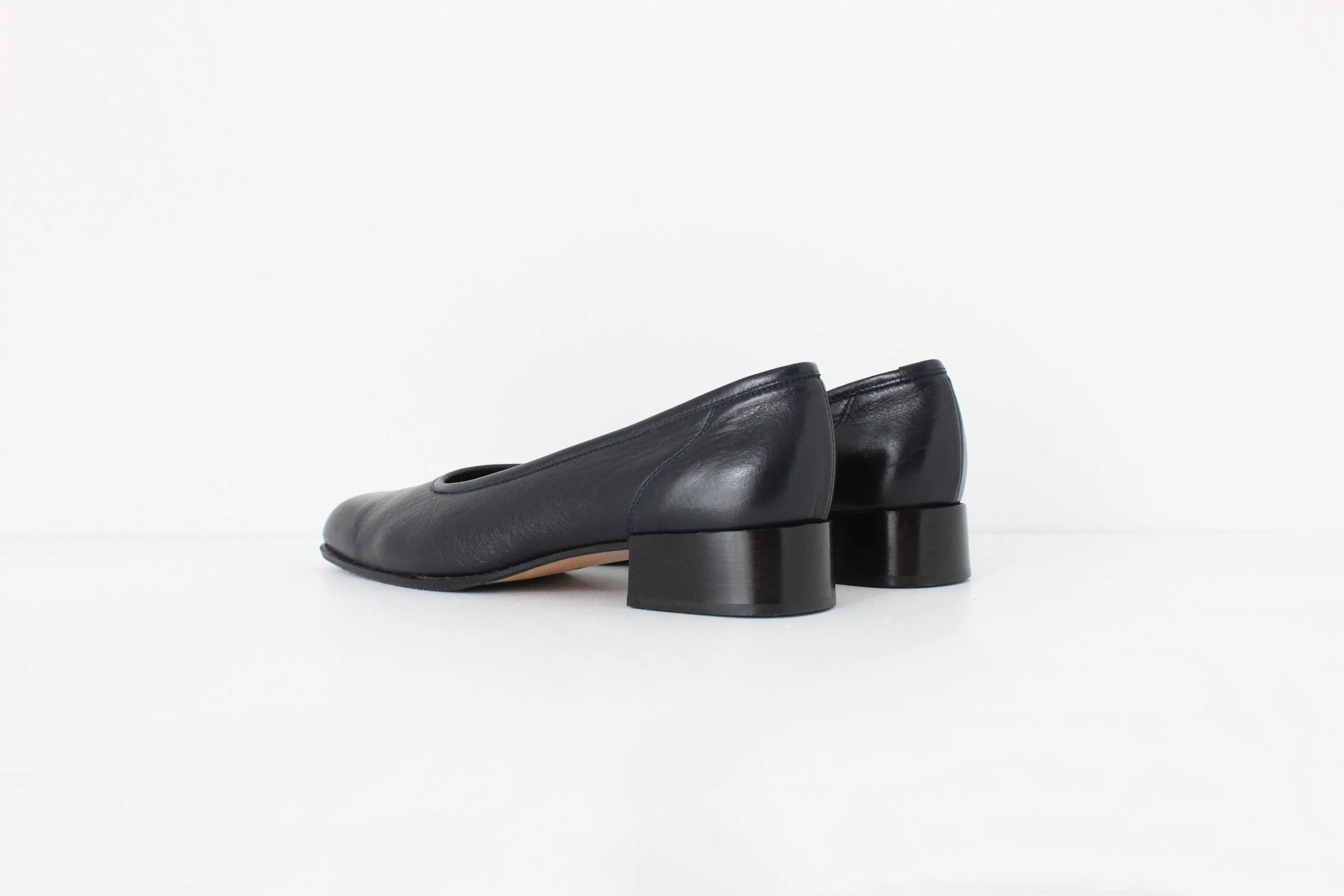 90s Italian Leather Navy Blue Low Ballet Pumps ~ Euro 40.5