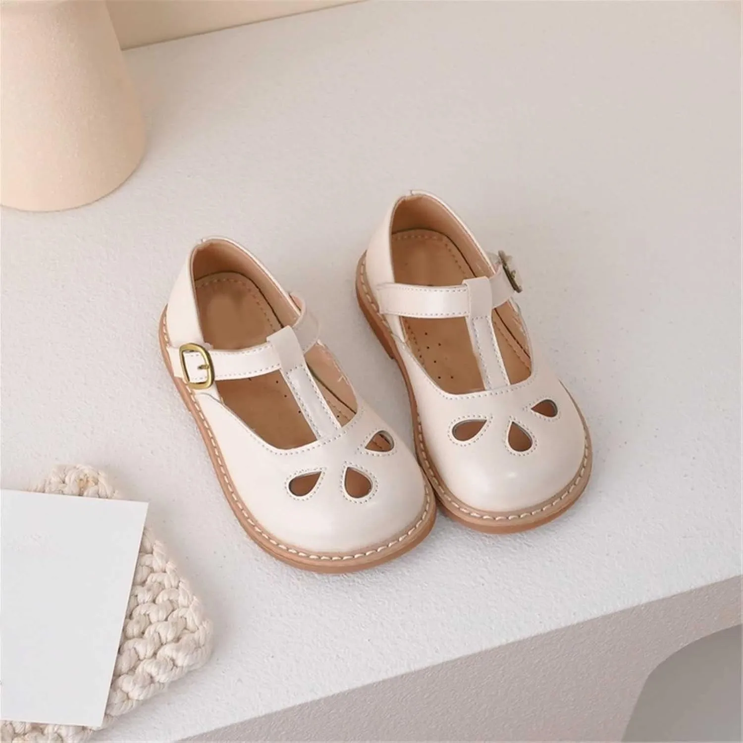 Girls Sandals Girls Small Leather Shoes Hollow Breathable Princess Shoes Dress Shoes Little Child House Slippers