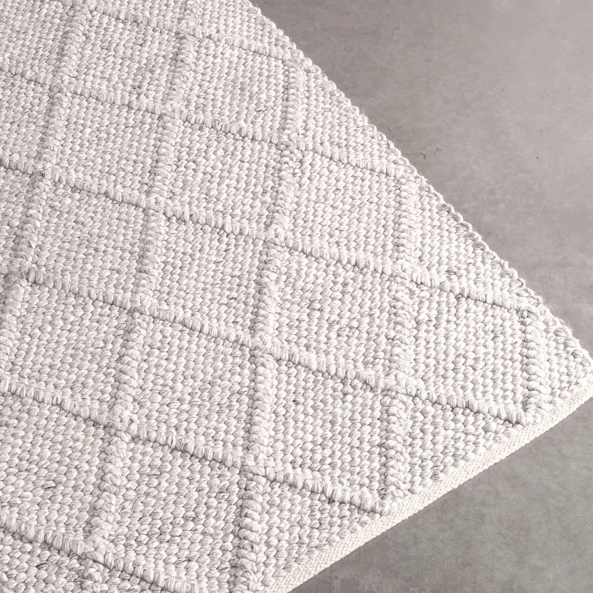 HAND TUFTED RUNNERS  |  FRANCE SILVER