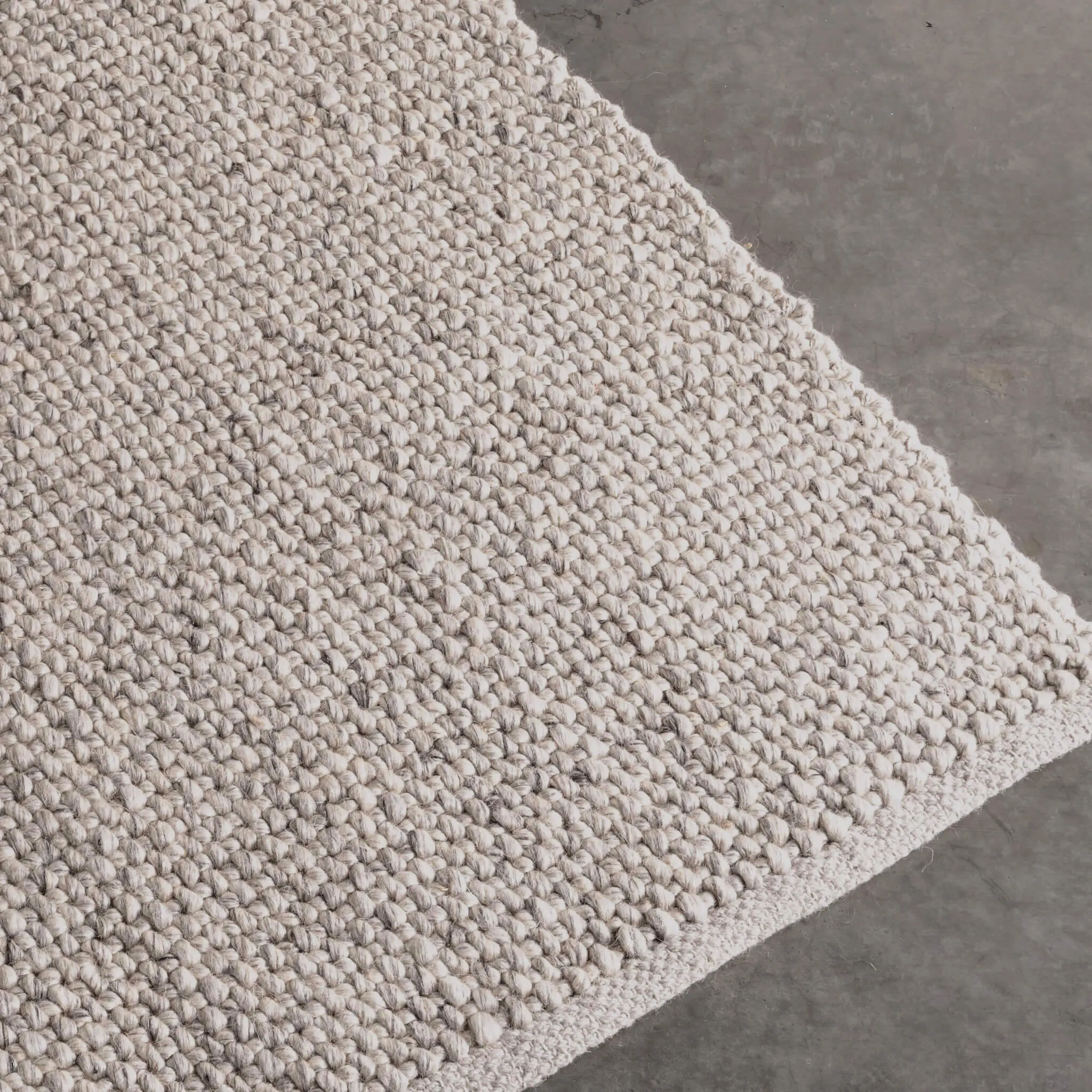 HAND TUFTED RUNNERS  |  ROMANA SILVER