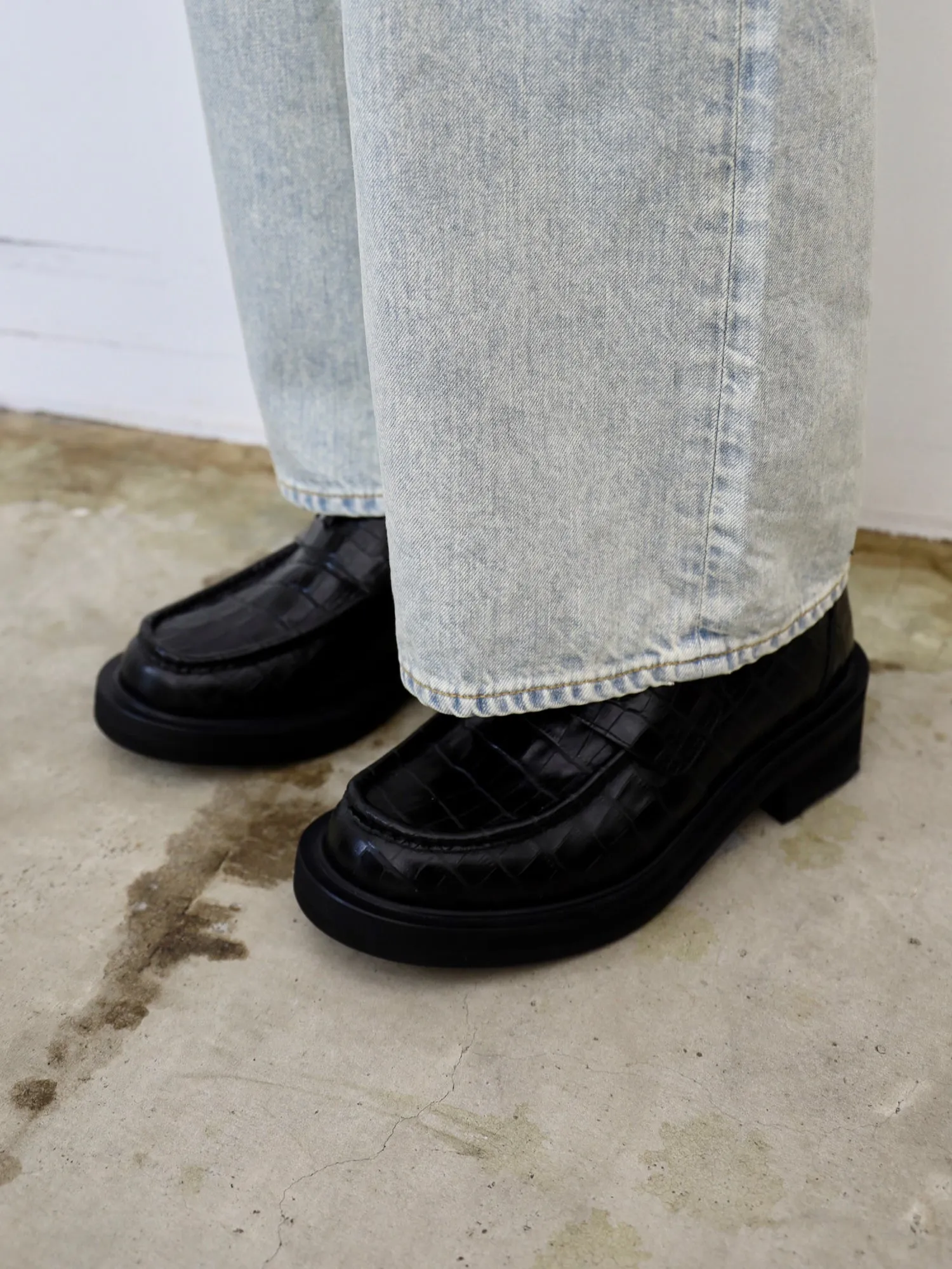 LEATHER LOAFERS