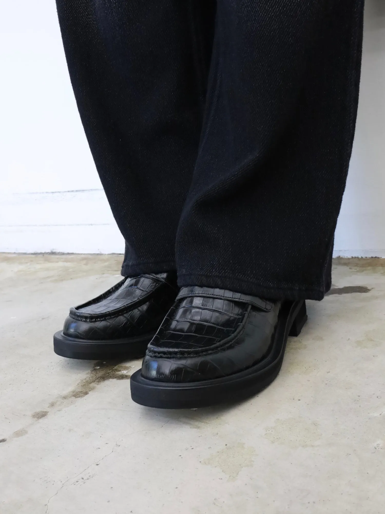 LEATHER LOAFERS