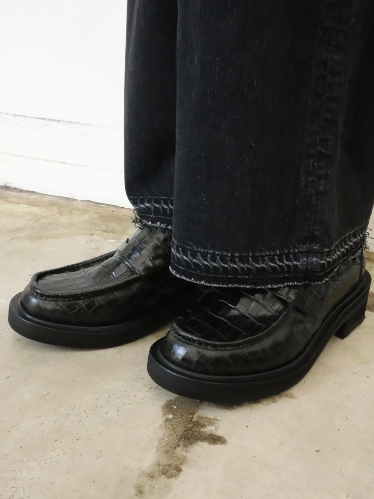 LEATHER LOAFERS