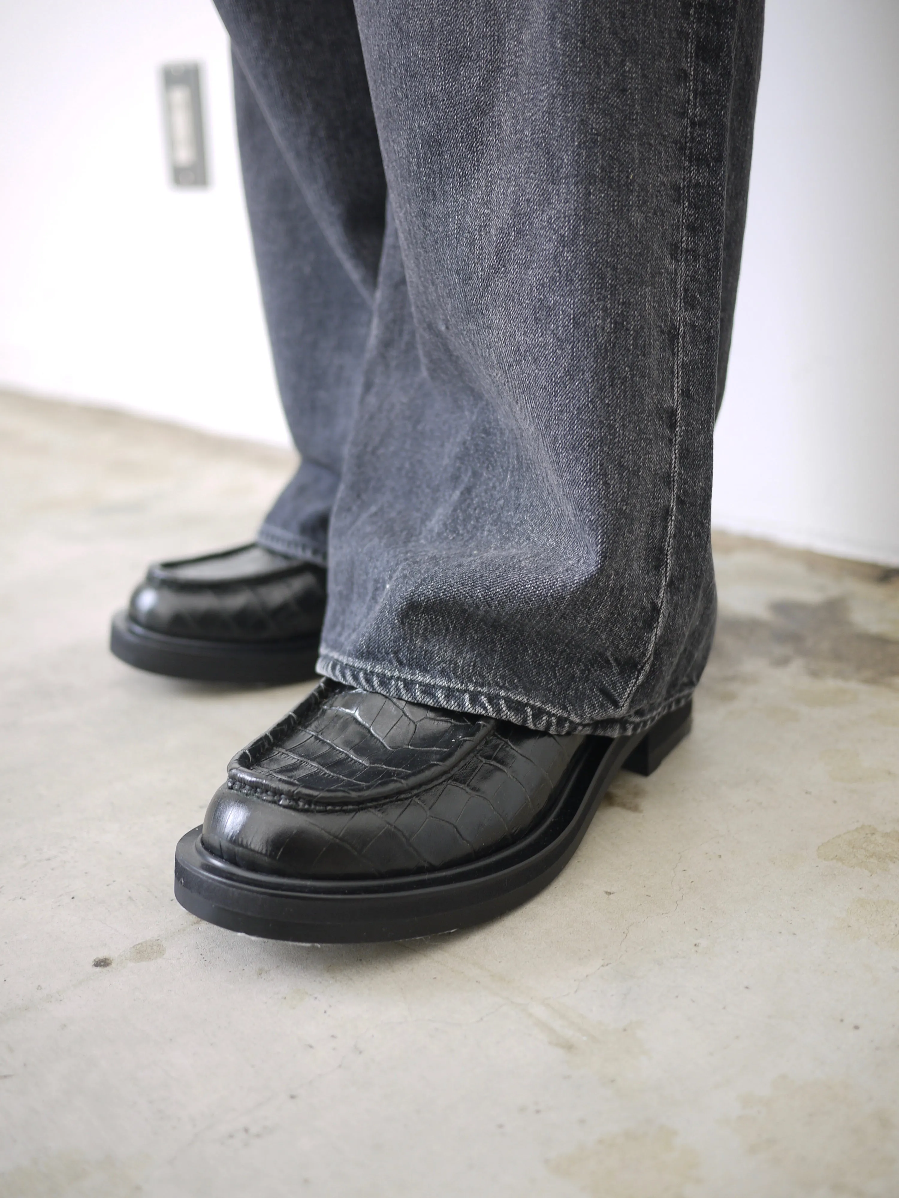 LEATHER LOAFERS