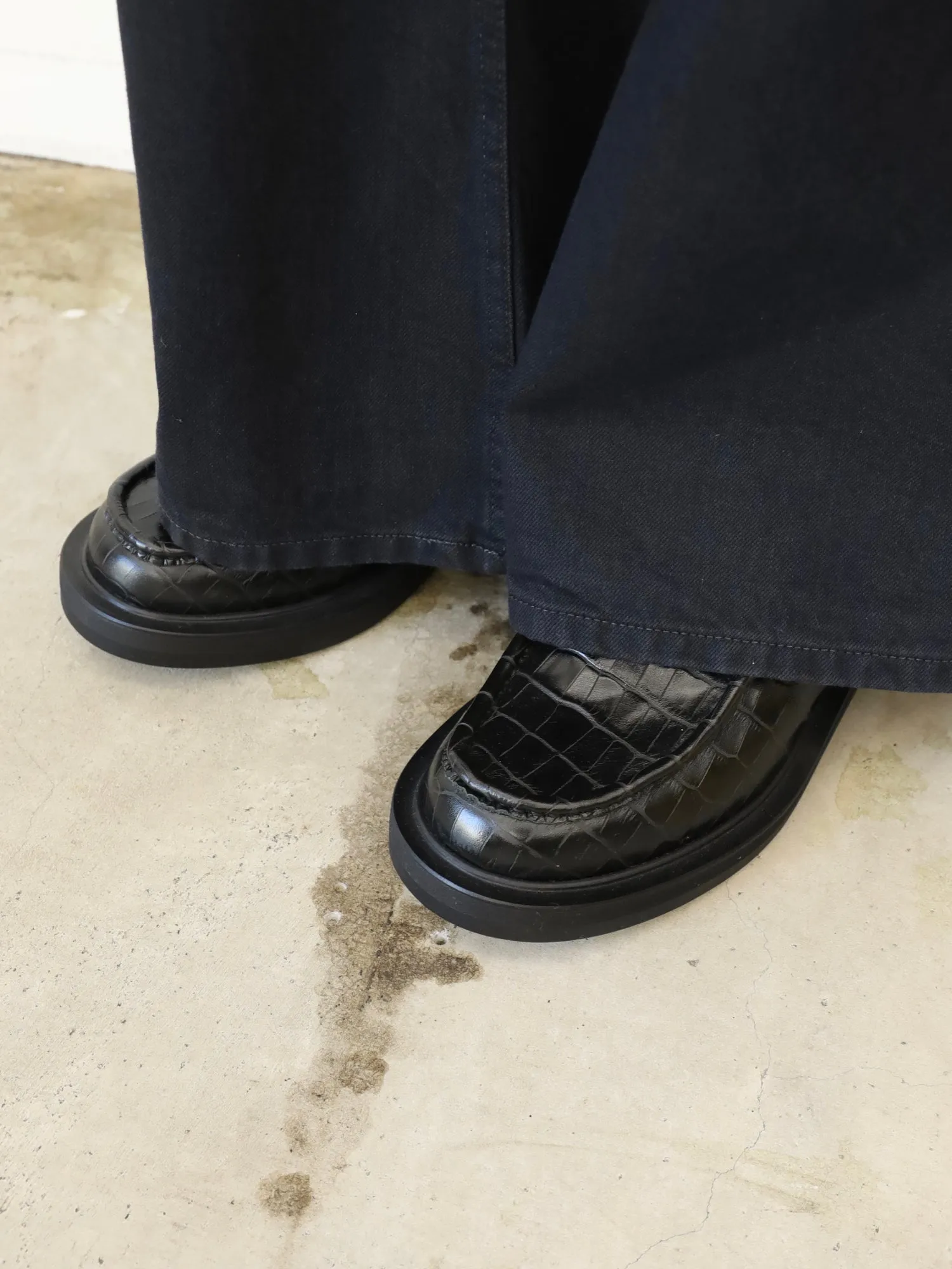 LEATHER LOAFERS