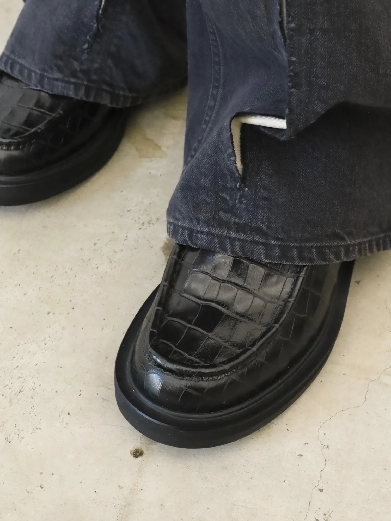 LEATHER LOAFERS